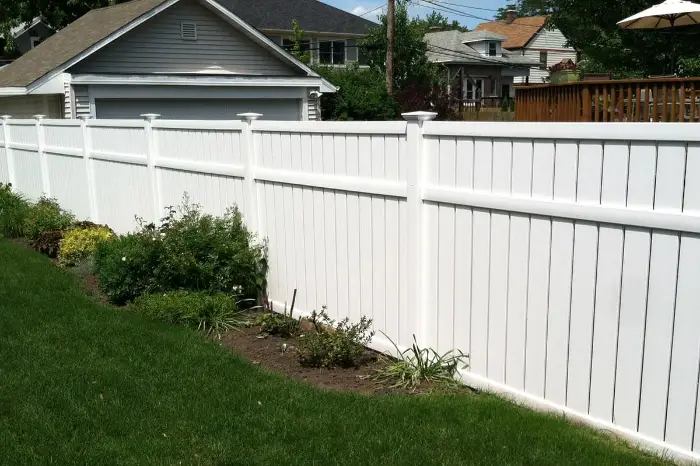 White PVC vinyl privacy fence installed in Orlando